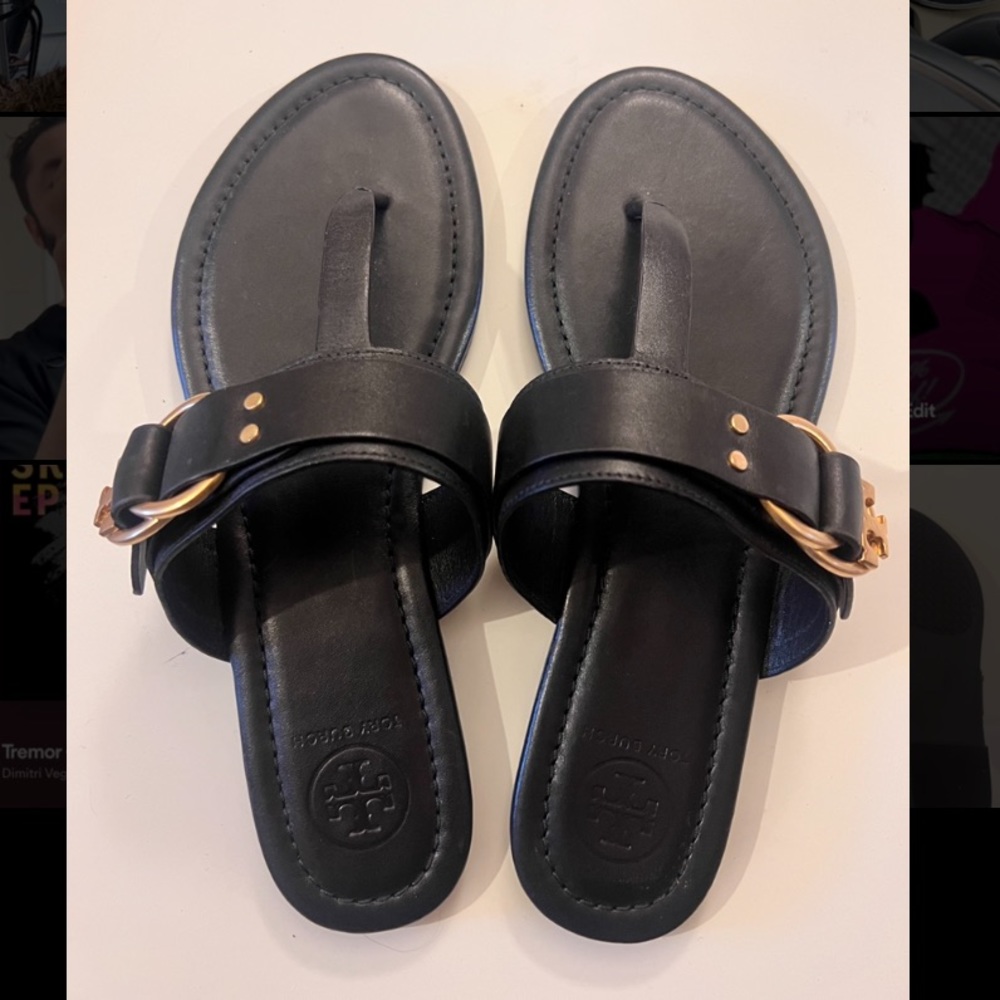 Never been worn tory burch black leather thong sandals size 7